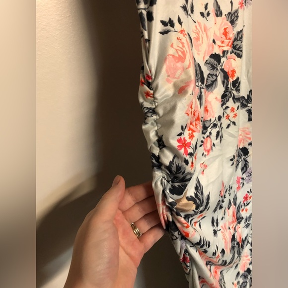 Floral Maternity Dress - Picture 2 of 4